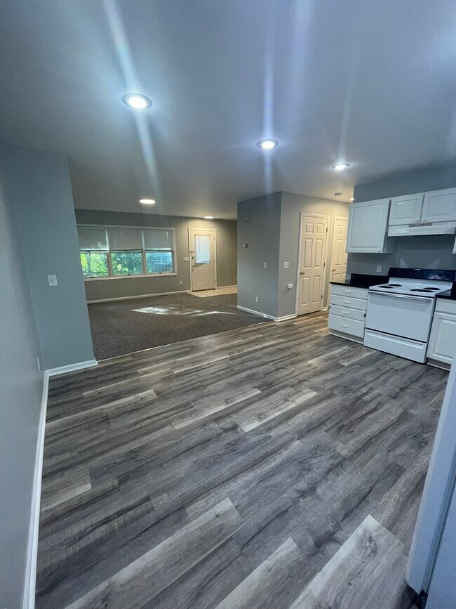 Building Photo - 210-232 Brookridge Ct