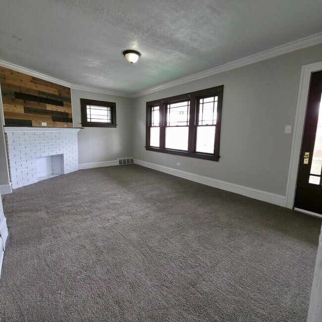Building Photo - 1394 Larchmont Rd