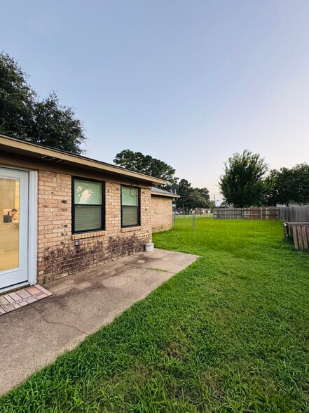 Building Photo - 213 Palm Dr