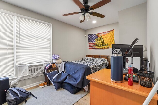 Building Photo - Ewing, NJ – 7BR / 2BA. House near TCNJ. Spacious layout.