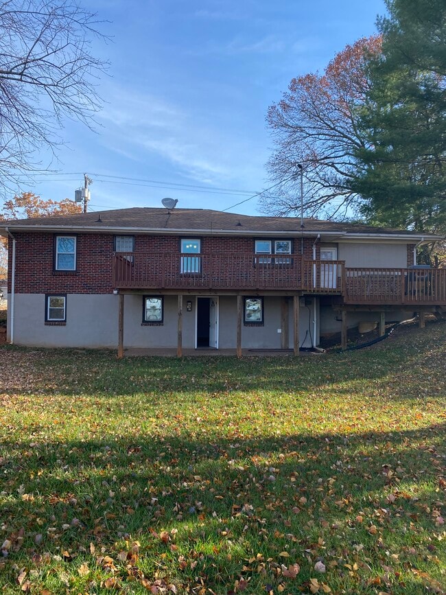 Building Photo - 550 Leesville Rd