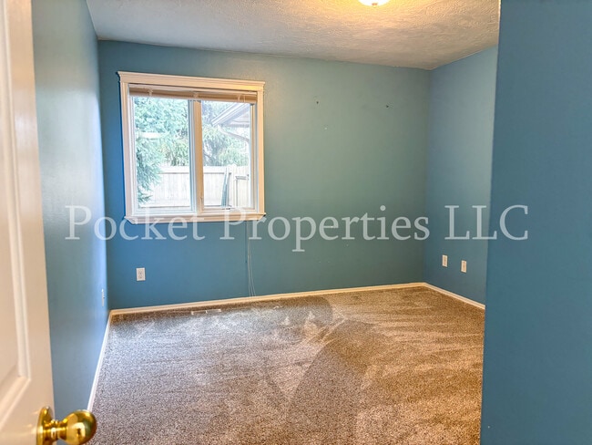 Building Photo - 13549 W Edenbrook Dr