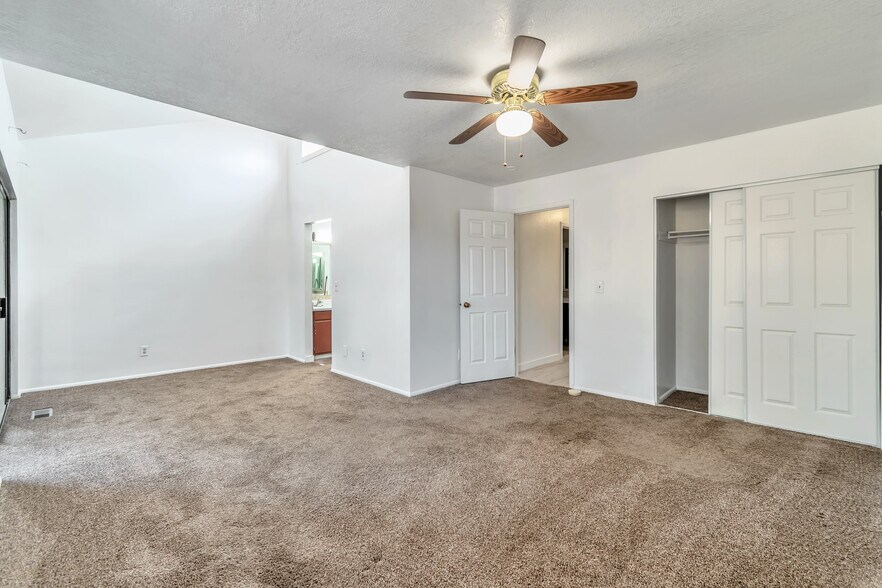 Building Photo - 1586 E Ventnor Ave