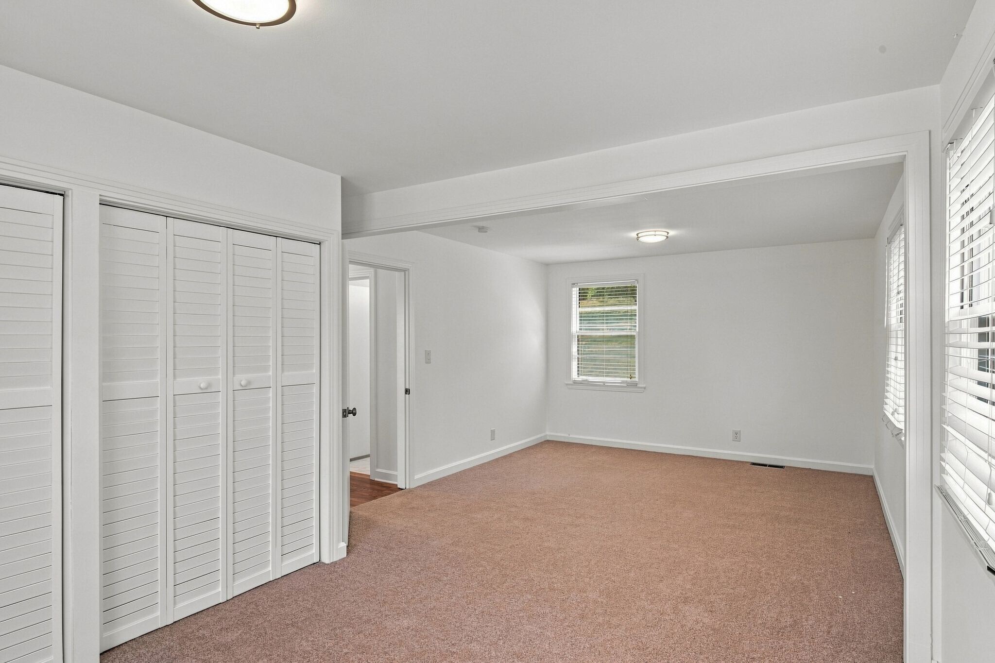 Building Photo - 5713 Vine Ridge Dr