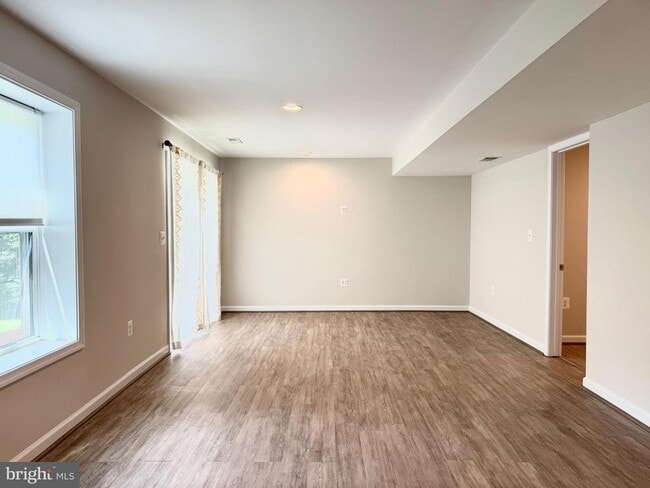 Building Photo - 53 Crestwood Ln