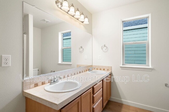 Building Photo - 2713 NE 87th Ave