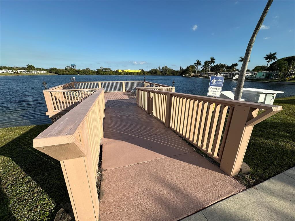 Building Photo - 2420 Park Ln