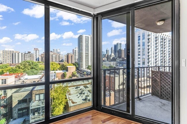 Building Photo - 1309 N Wells St