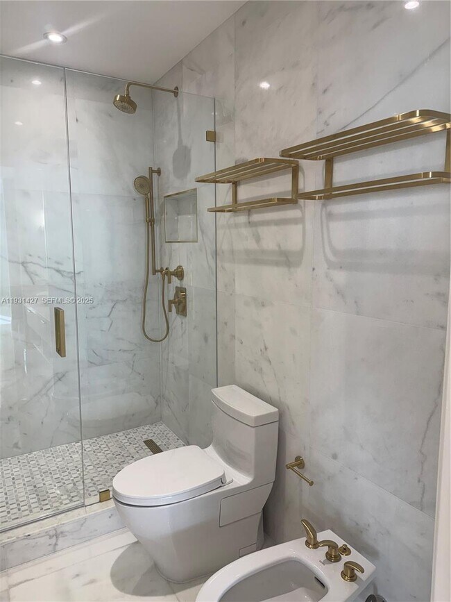 Building Photo - 848 Brickell Key Dr