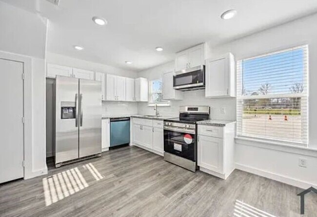 Building Photo - 8224 Bigwood St