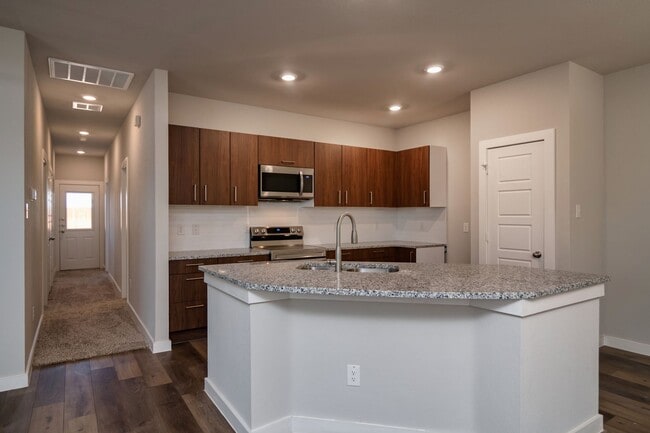 Building Photo - AVAILABLE NOW! GORGEOUS 3 BEDROOM DUPLEX LOCATED IN MIDLOTHIAN ISD!