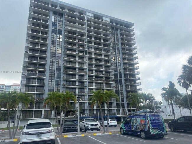 Building Photo - 3031 N Ocean Blvd