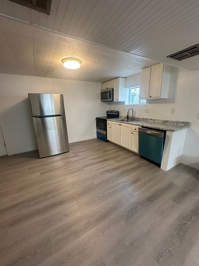 Building Photo - 1416 Harris Ave