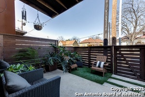 Building Photo - 203 Nogalitos St