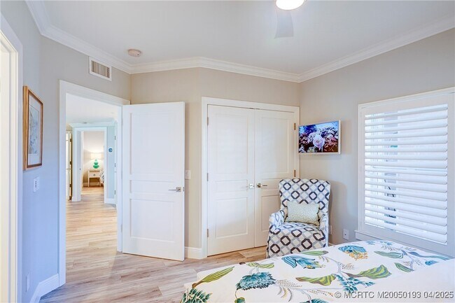 Building Photo - 5799 NE Island Cove Way