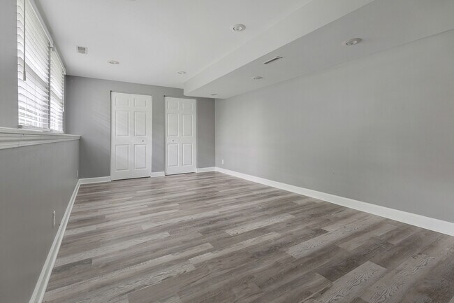 Building Photo - 683 Churchill Ln