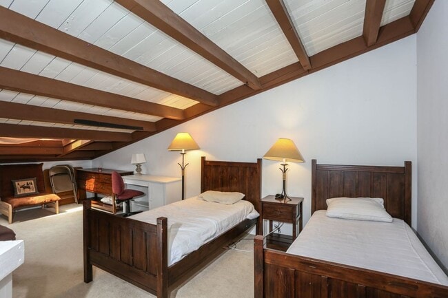 Building Photo - 2 Bedroom in Wildernest!  Summer lease!