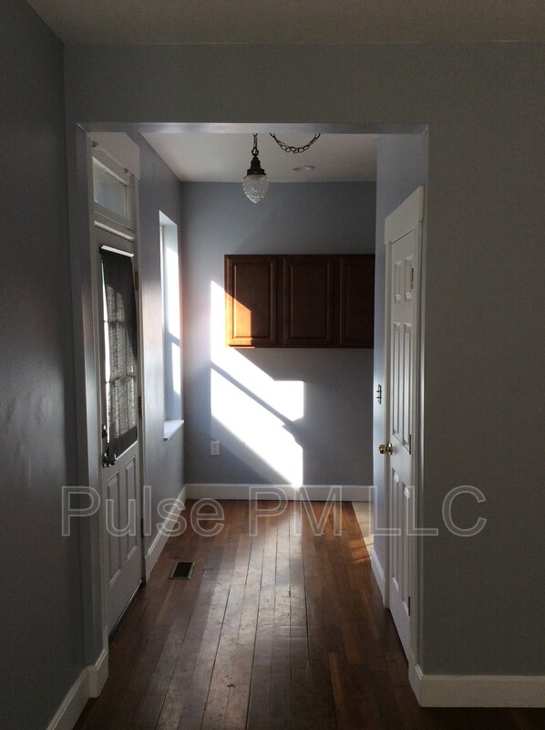 Building Photo - 25 E 24th St