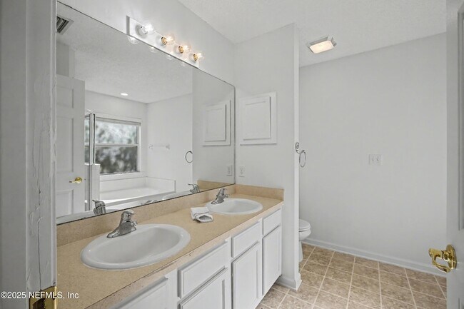 Building Photo - 1290 Ardmore St