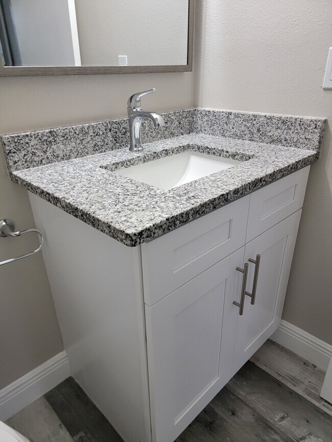 Building Photo - 5008 Manatee Ave W