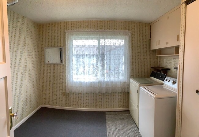 Building Photo - Beautifully Renovated 3-Bedroom Rambler with Bonus Room – East Bremerton