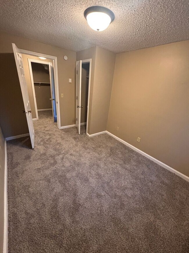 Building Photo - 880 Wilson Ave