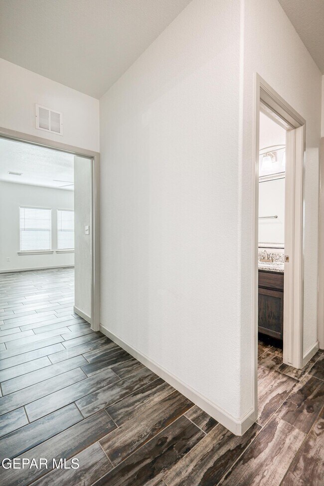 Building Photo - 6557 Toivoa Pl