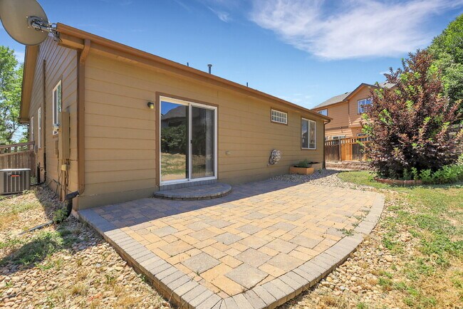 Building Photo - $2,295.00, 2 bedroom plus office, 2 bathro...