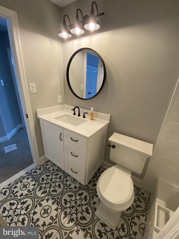 Building Photo - 424 Trumbull Ct