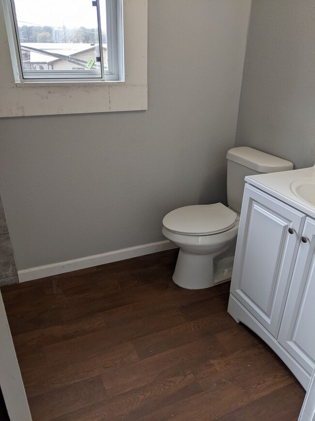 Building Photo - 1 Bedroom / 1 bathroom Stonewall Apartment