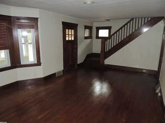 Building Photo - 506 Hawthorn Ave