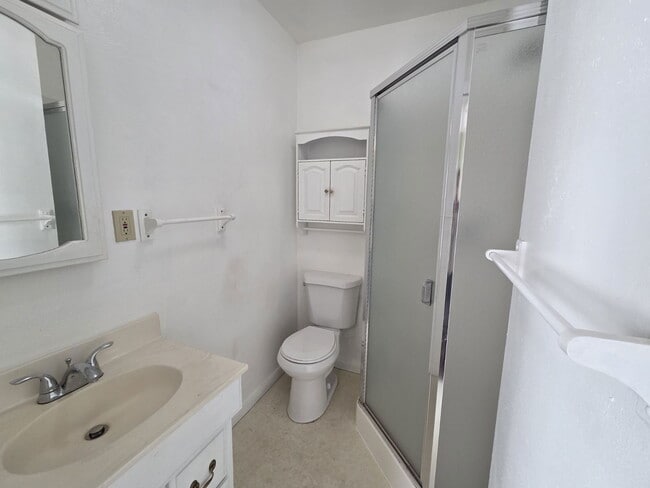 Building Photo - 1764 SE Douglas Ave