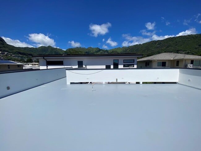 Building Photo - Manoa 5 Bedroom, 3.5 Bathroom, 2-Car Garag...