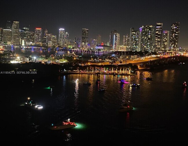 Building Photo - 1000 Venetian Way