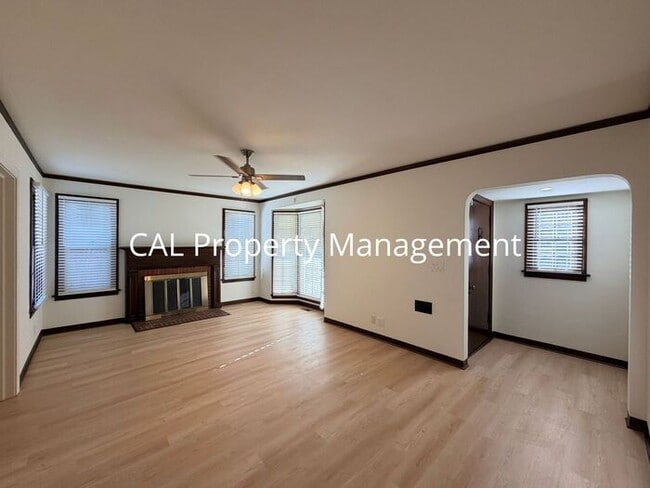 Building Photo - 3 Bed/2 Bath Single Level Home!