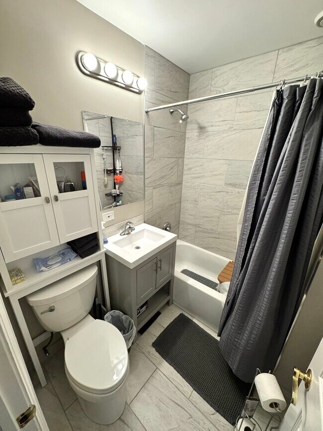 Building Photo - 2155 N Kenneth Ave