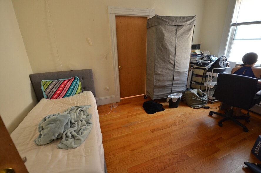 Unit 10 - 35 Brookline St