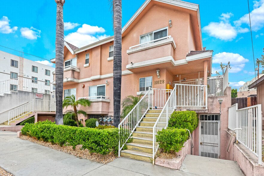 Building Photo - 10128 Hillhaven Ave