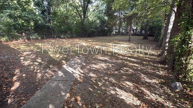 Building Photo - 3588 Bowen Ave