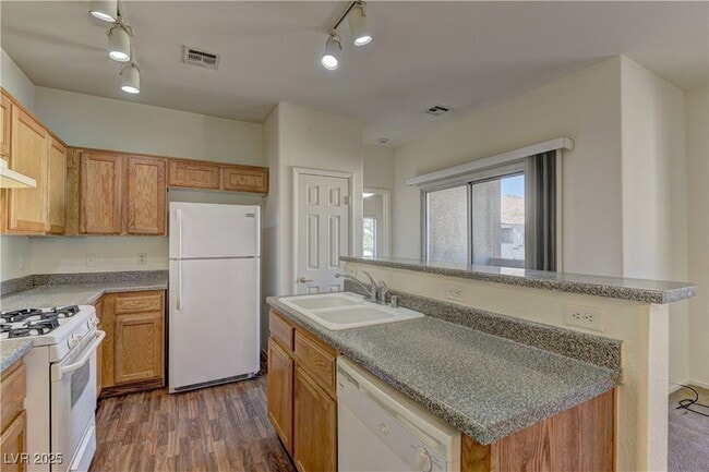 Building Photo - 6170 E Sahara Ave
