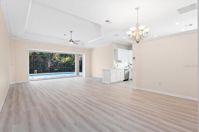 Building Photo - 700 Silk Oak Dr