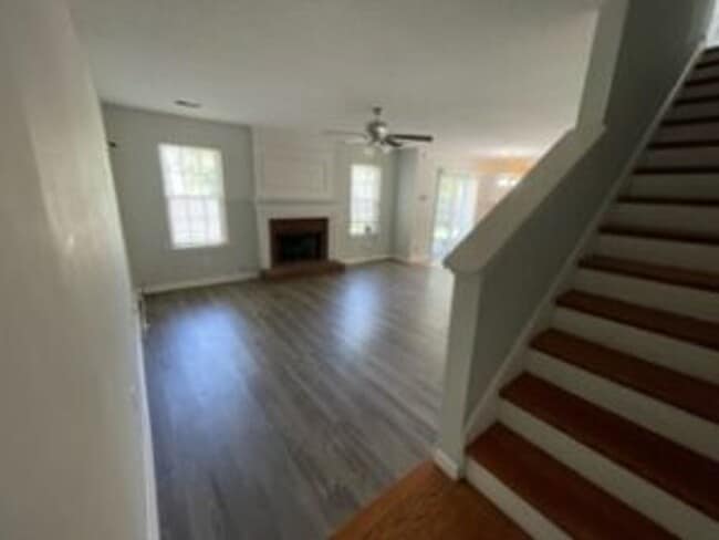 Building Photo - 122 Oak Cove Dr