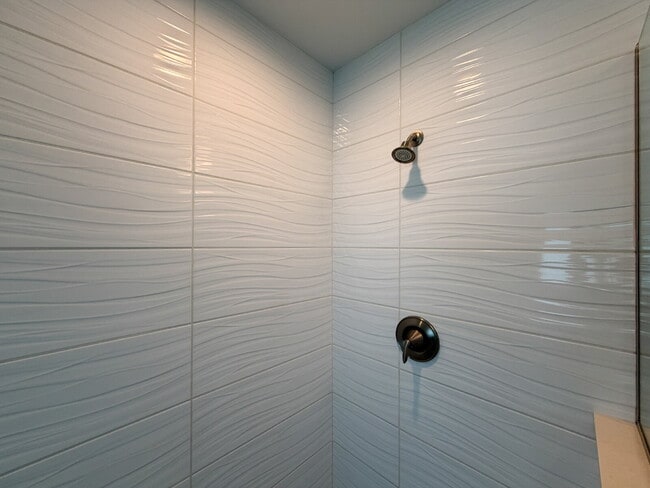 Building Photo - 153 Hourglass Dr