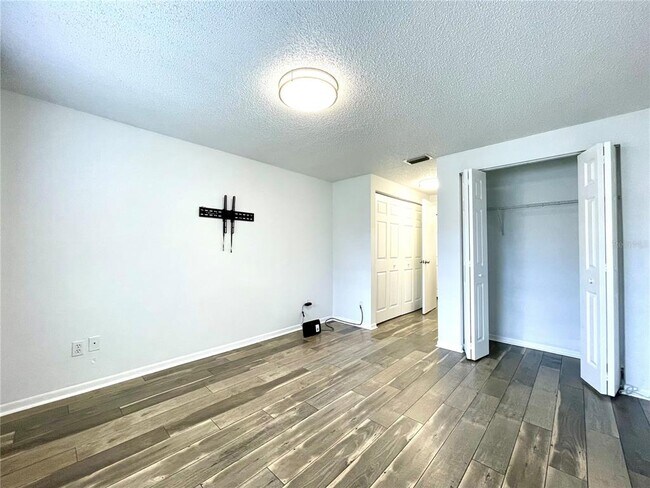 Building Photo - 3301 Russett Dr