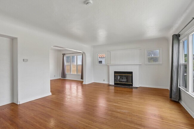 Building Photo - 3Bd/2ba Home w/parking in Santa Monica