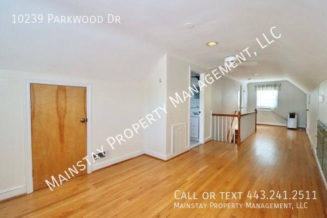 Building Photo - 10239 Parkwood Dr