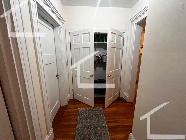 Building Photo - 448 Park Dr