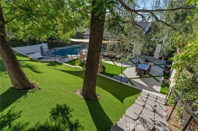 Building Photo - 5244 Vanalden Ave