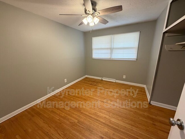 Building Photo - 221 River Rd