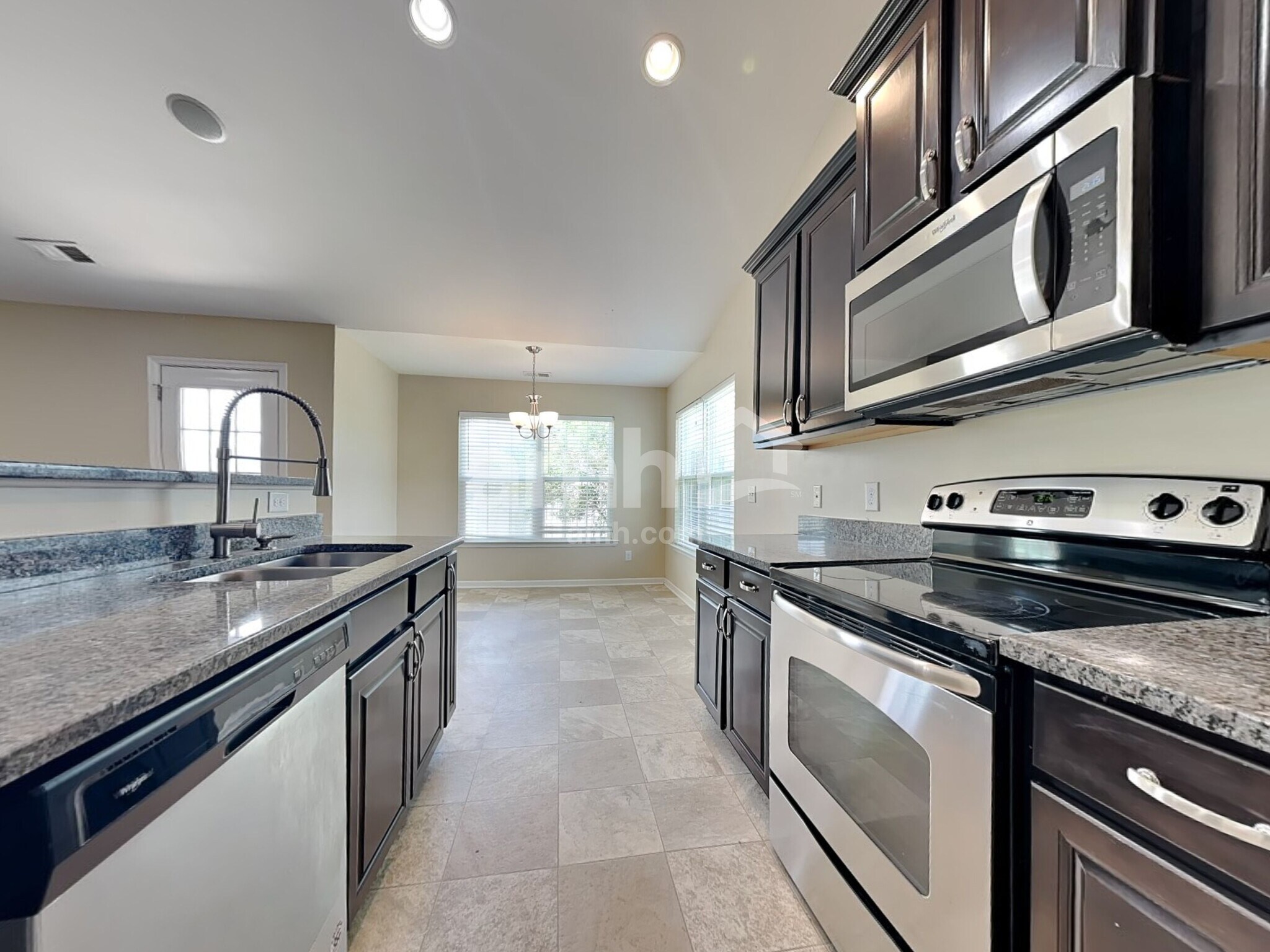 Building Photo - 42 Sand Valley Ct